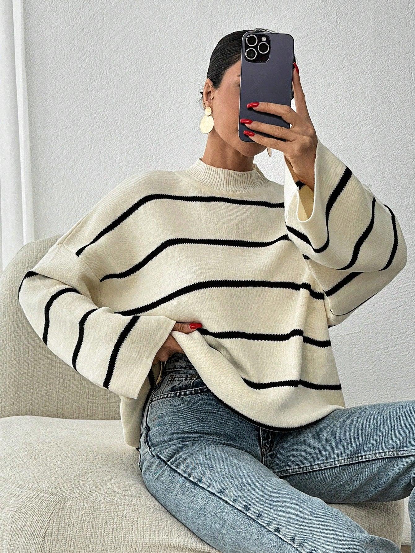 Kadın Oversize Çizgili Kazak TR231201