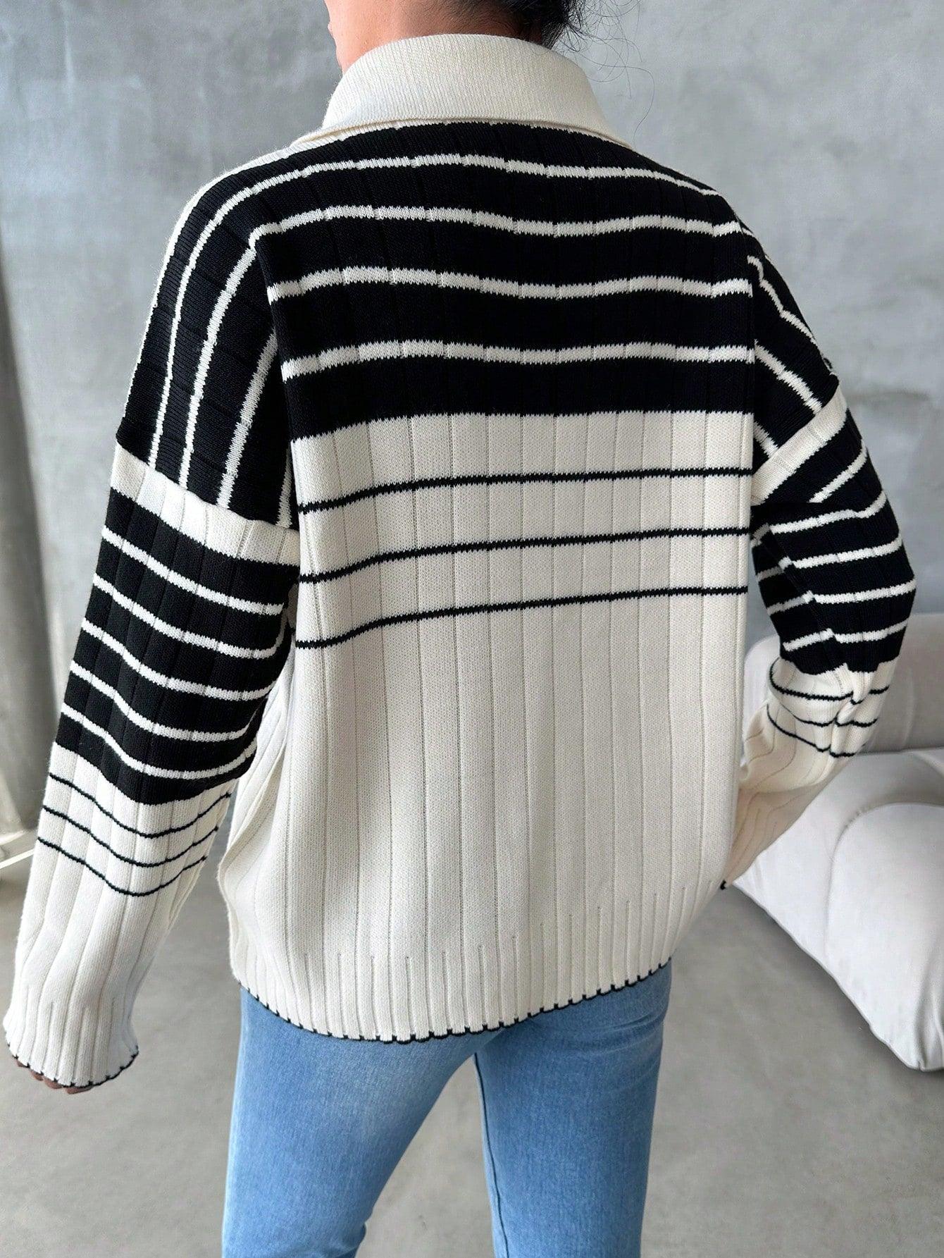 Kadın Polo Yaka Çizgili Triko Kazak TR231210