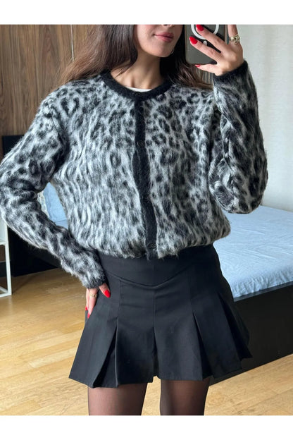Kadın Siyah Leopar Desenli Şardonlu Hırka TR241218