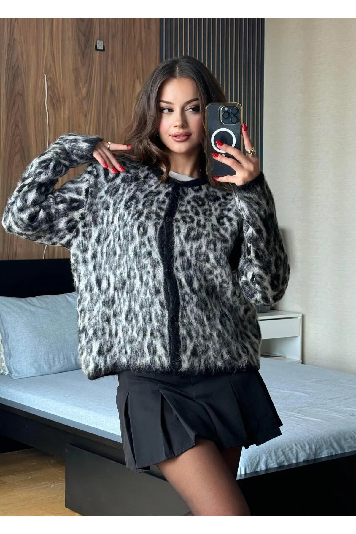 Kadın Siyah Leopar Desenli Şardonlu Hırka TR241218