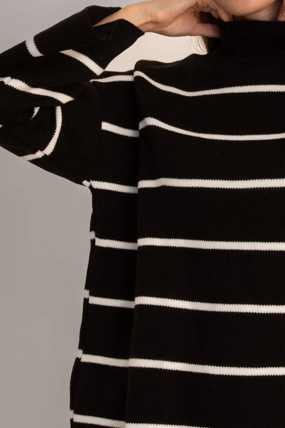 Premium Siyah Çizgili Yarım Balıkçı Yaka Oversize Kadın Kazak TR231201