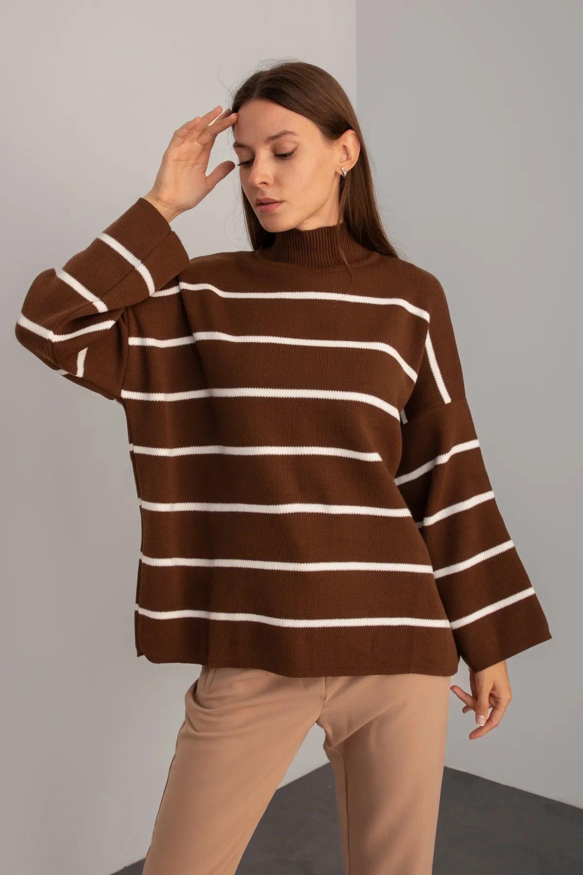 Premium Siyah Çizgili Yarım Balıkçı Yaka Oversize Kadın Kazak TR231201