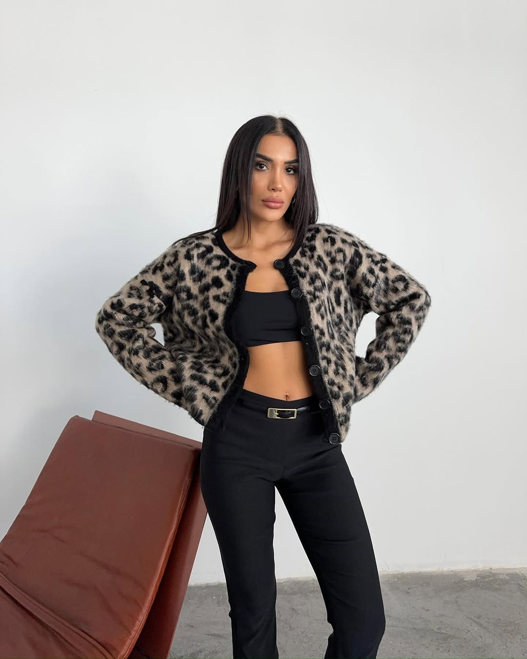 Kadın Siyah Leopar Desenli Şardonlu Hırka TR241218