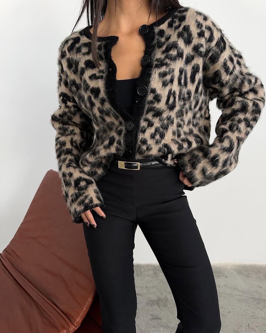Kadın Siyah Leopar Desenli Şardonlu Hırka TR241218