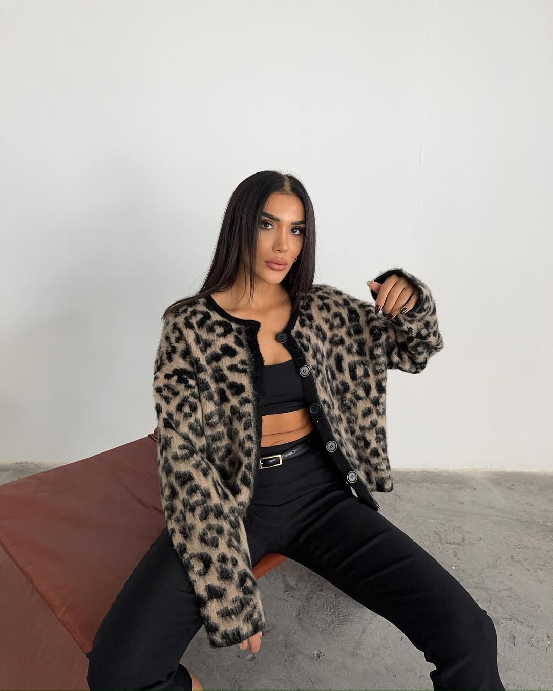 Kadın Siyah Leopar Desenli Şardonlu Hırka TR241218