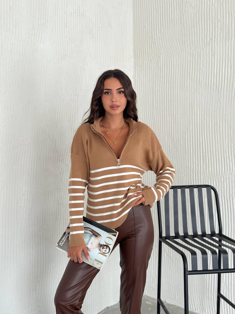 Kadın Beyaz Yarım Balıkçı Yaka Çizgili Triko Kazak TR241243