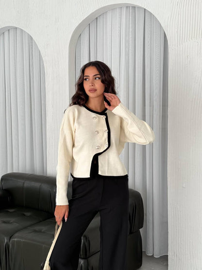 Kadın Beyaz Kapamalı Özel Desenli Triko Hırka TR241247